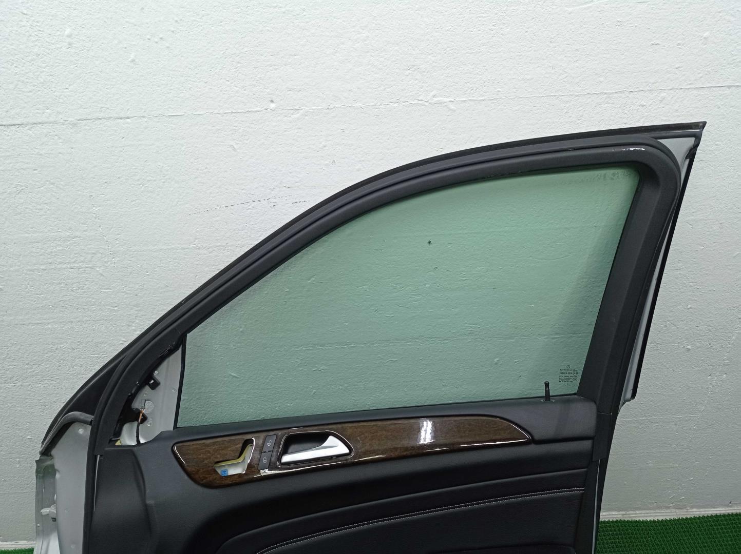 Ручка двери передней наружная правая