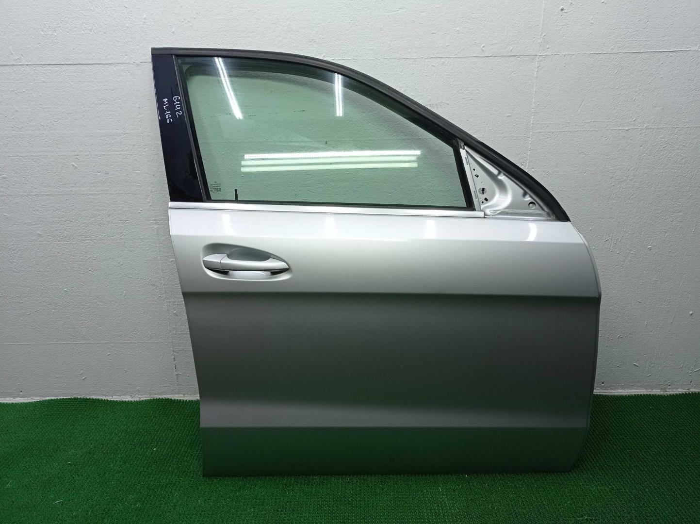 Ручка двери передней наружная правая