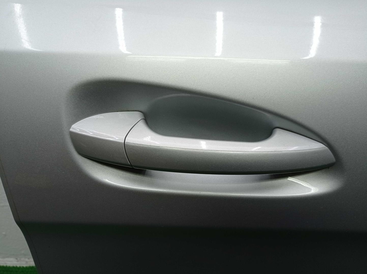 Ручка двери передней наружная правая