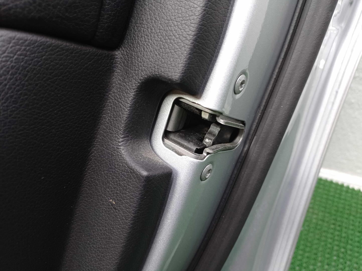 Ручка двери передней наружная правая