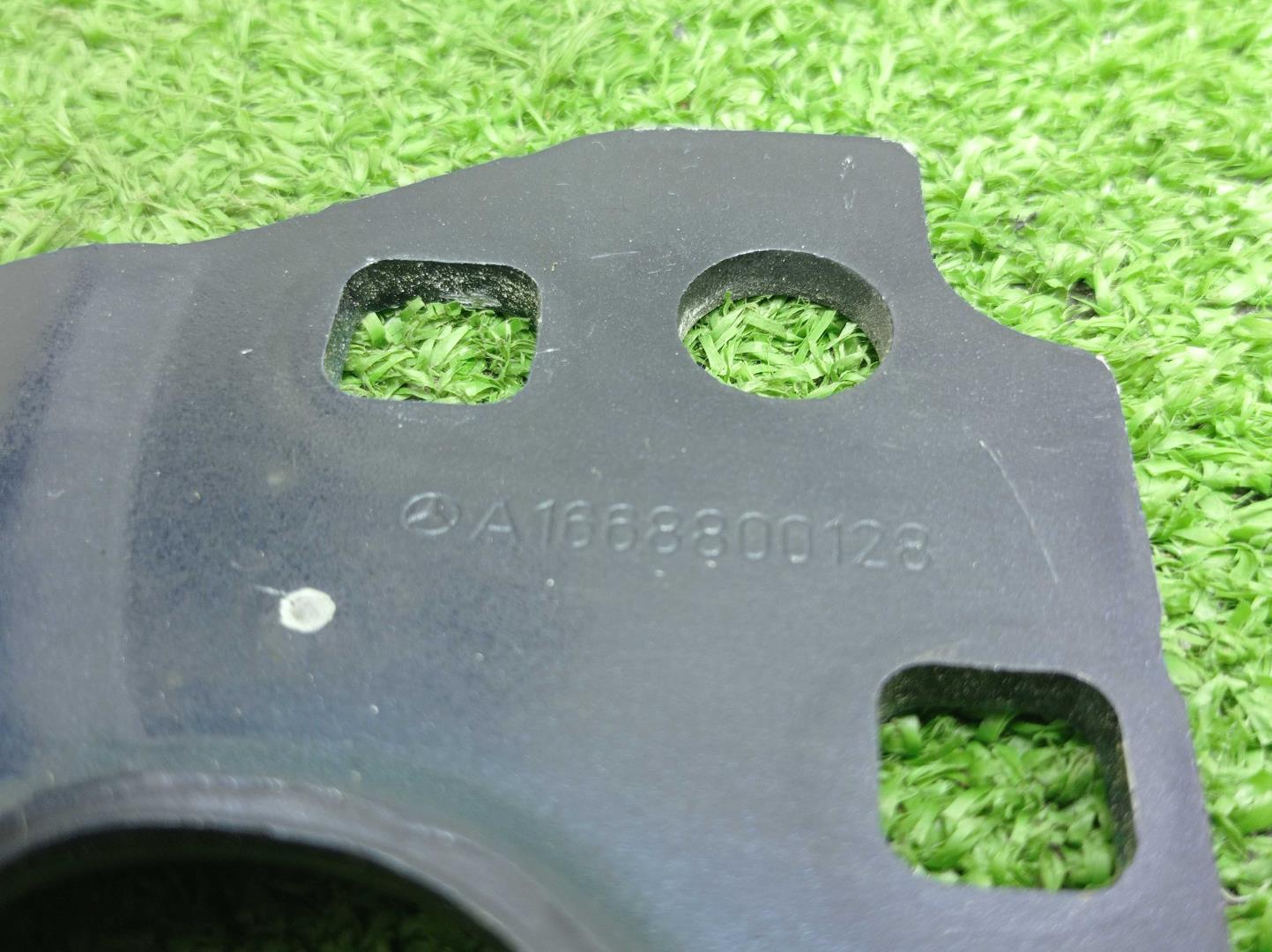 Петля капота левая