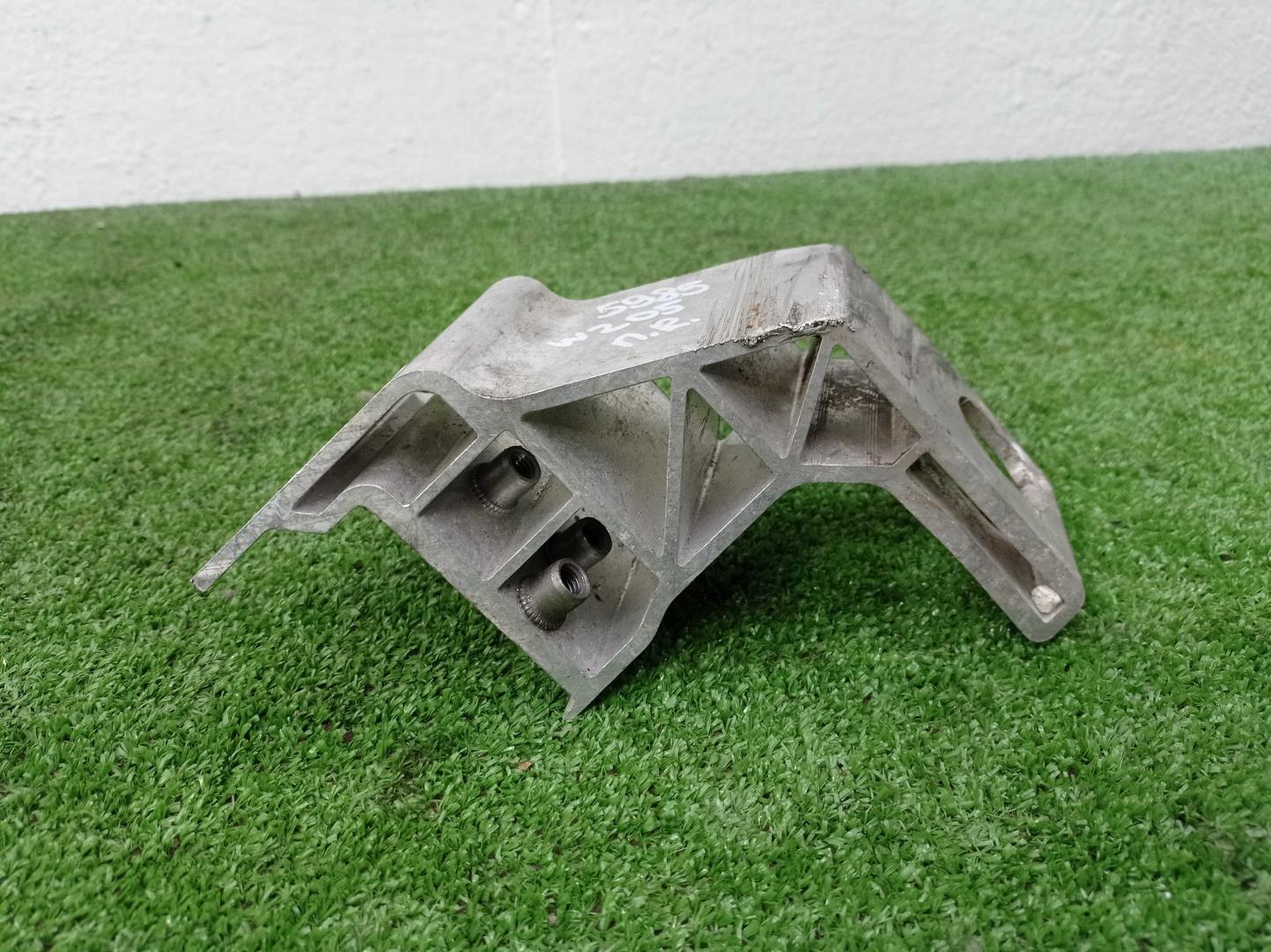 Кронштейн радиатора