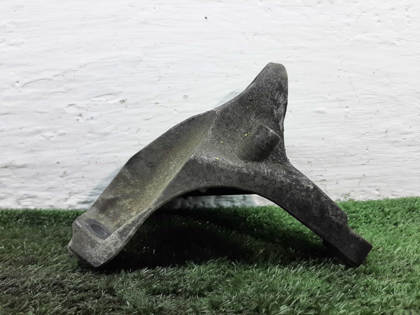 Кронштейн двигателя