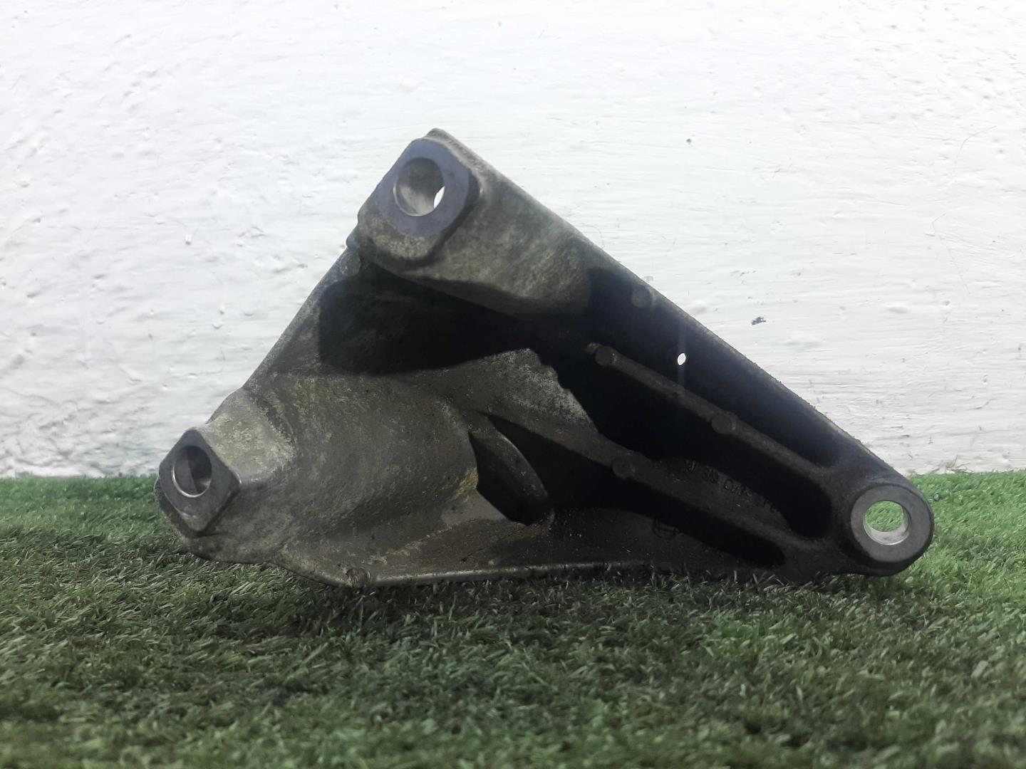 Кронштейн двигателя