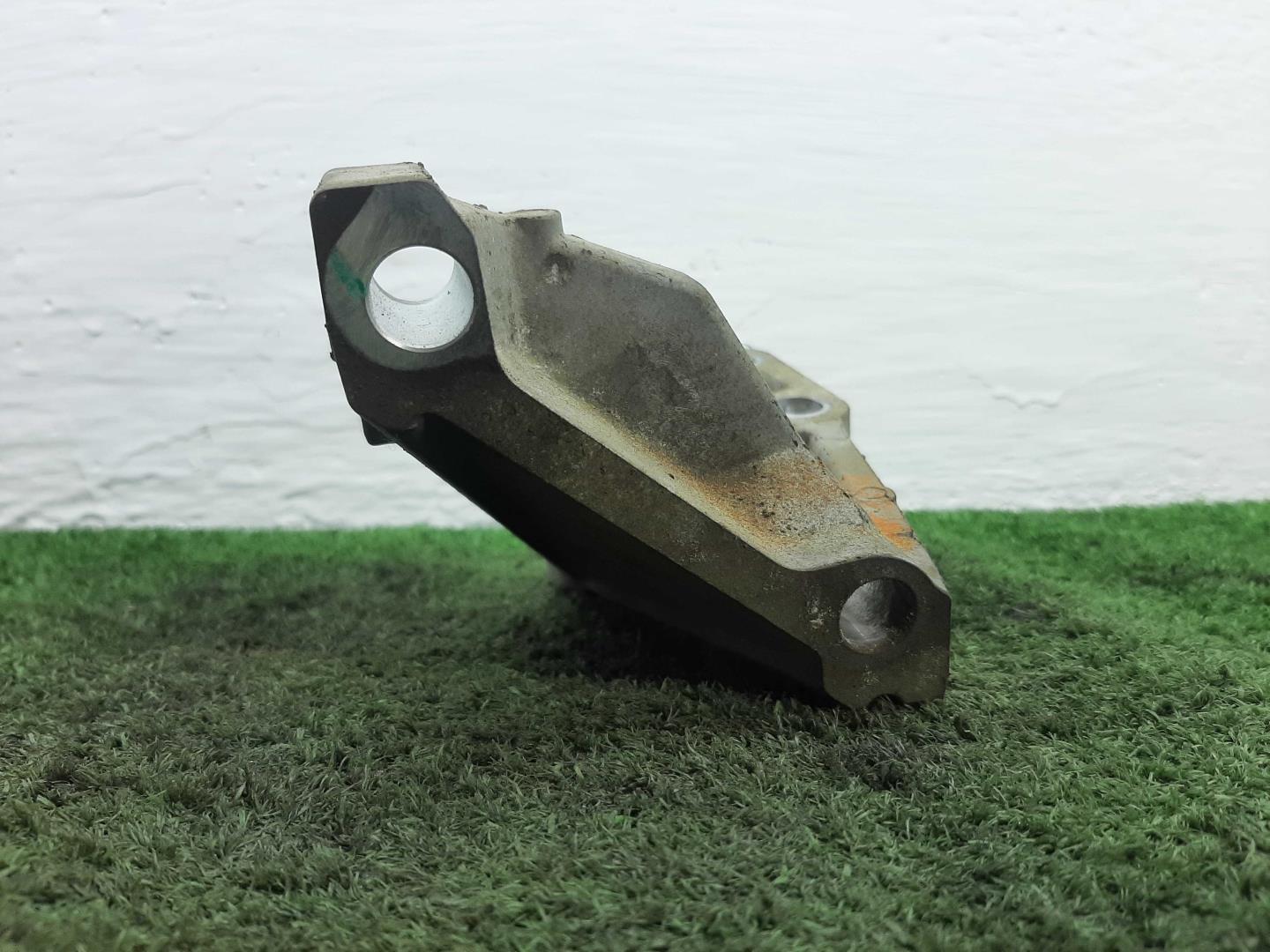 Кронштейн двигателя