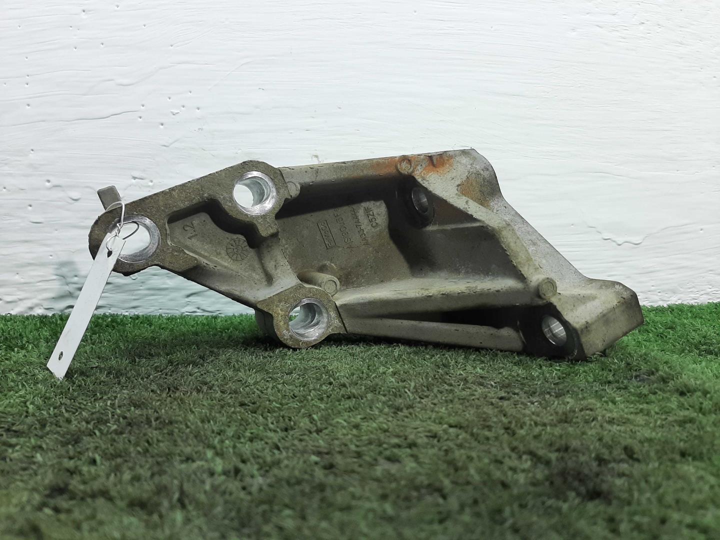 Кронштейн двигателя