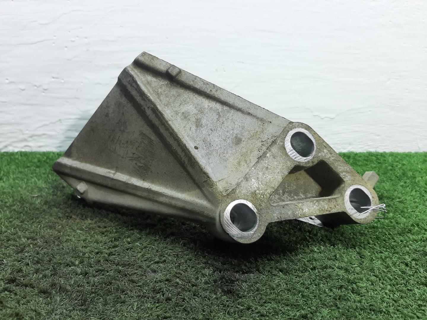 Кронштейн двигателя