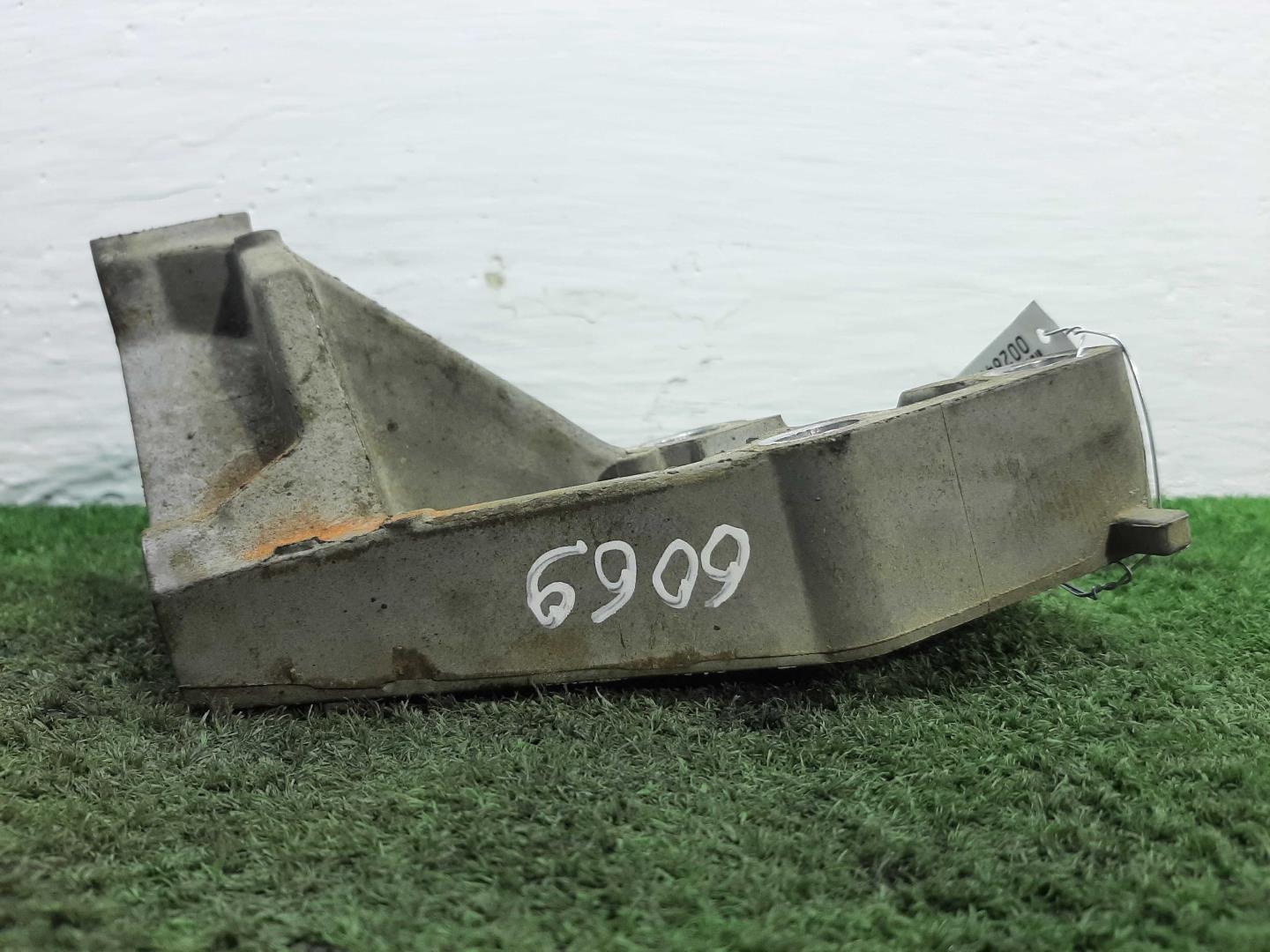 Кронштейн двигателя