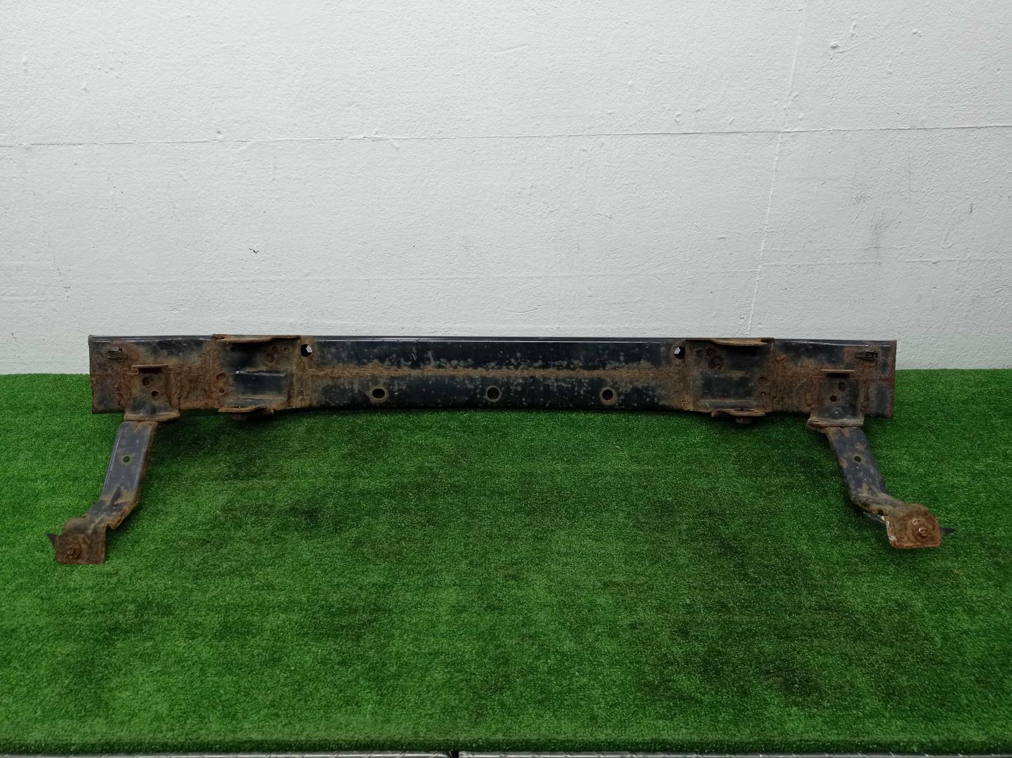 Усилитель переднего бампера