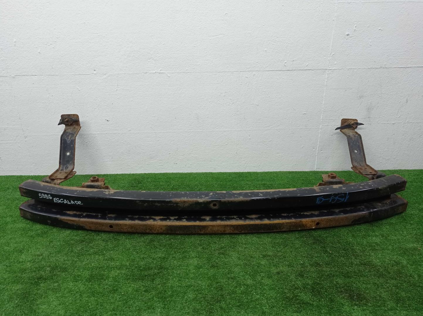 Усилитель переднего бампера