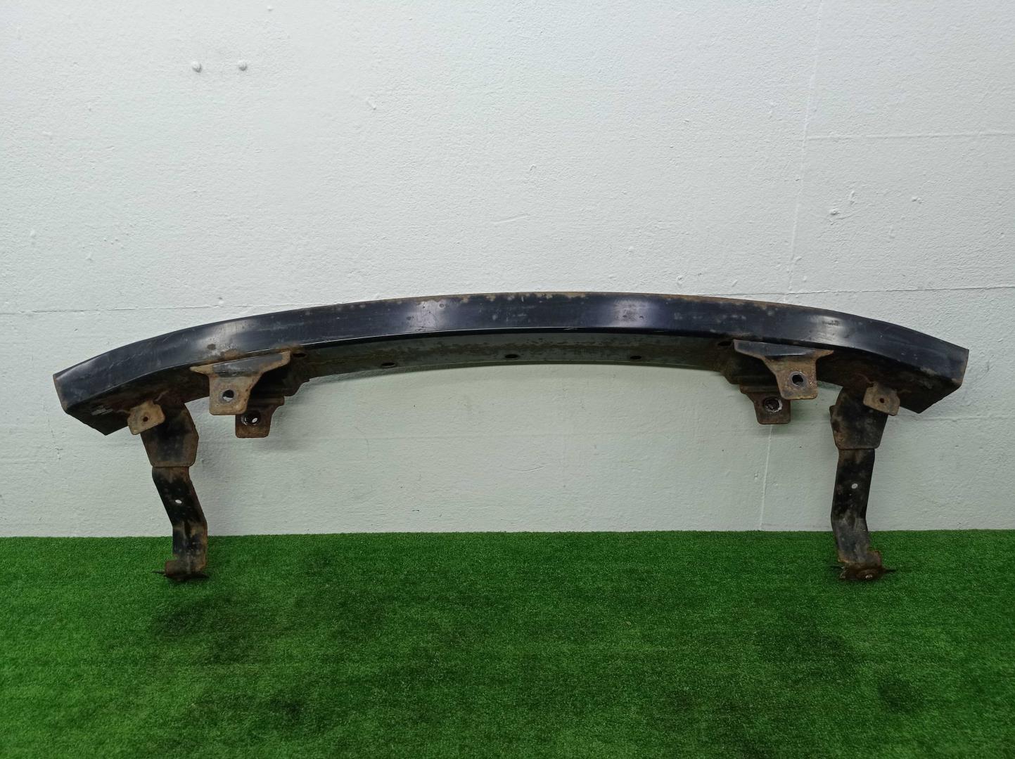 Усилитель переднего бампера