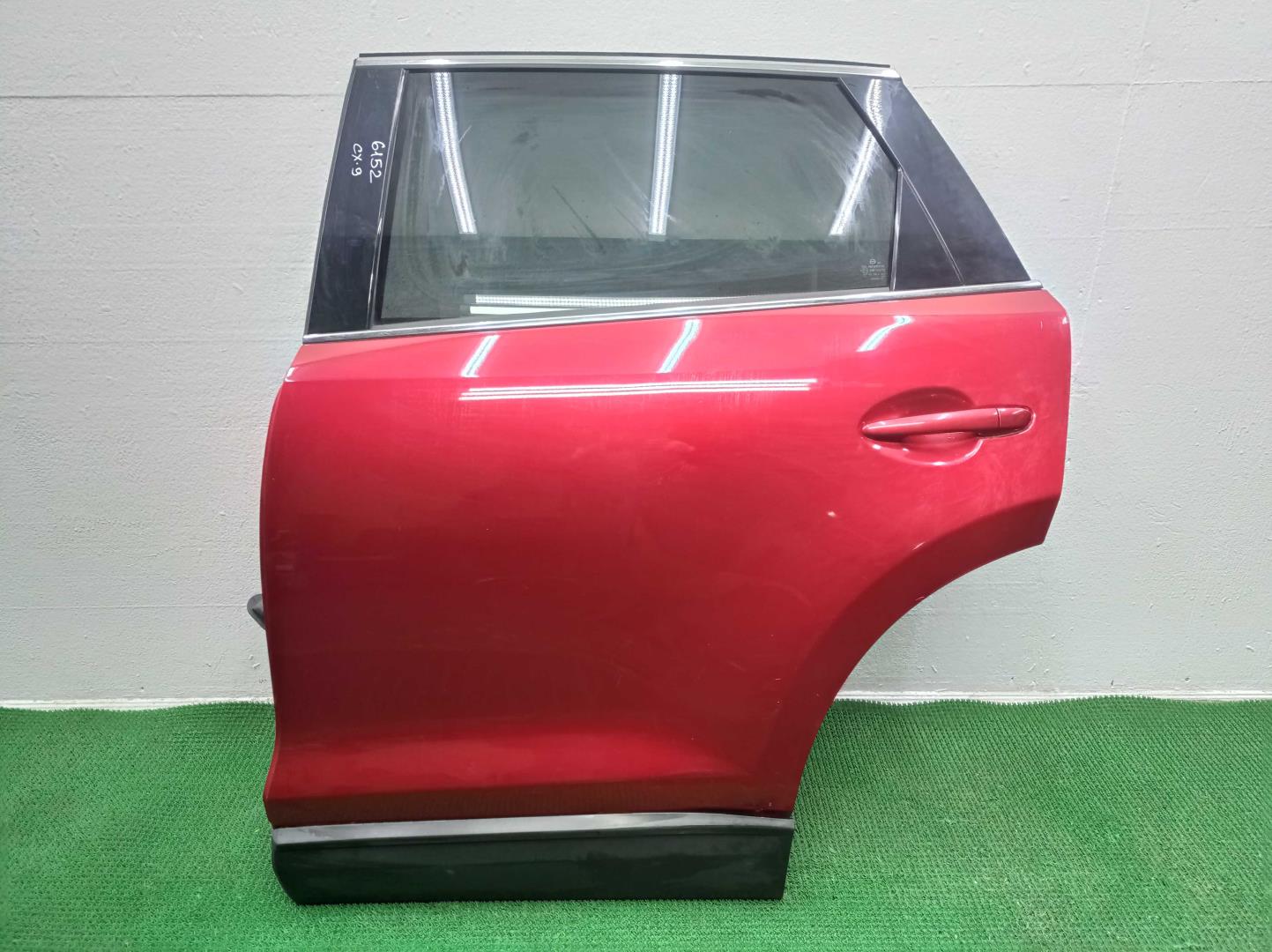 Стекло двери передней правой