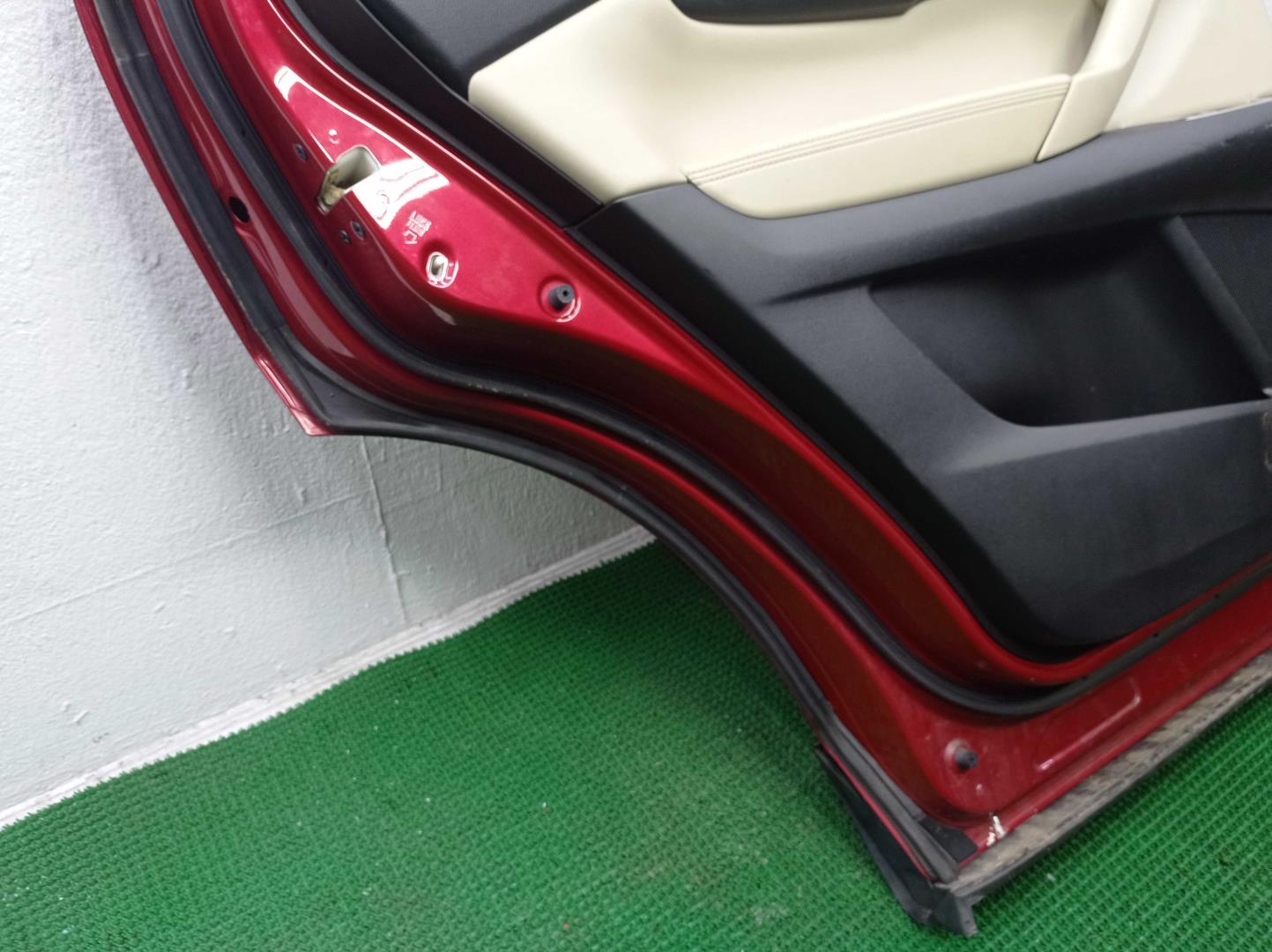 Стекло двери передней правой