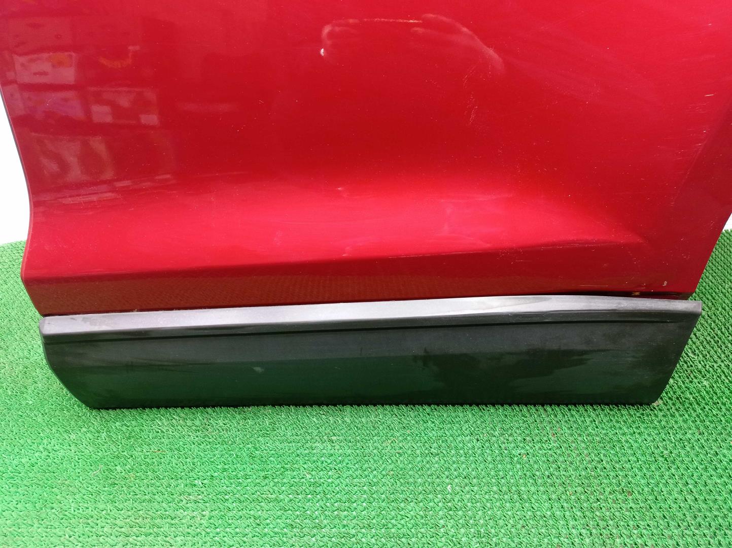 Стекло двери передней правой