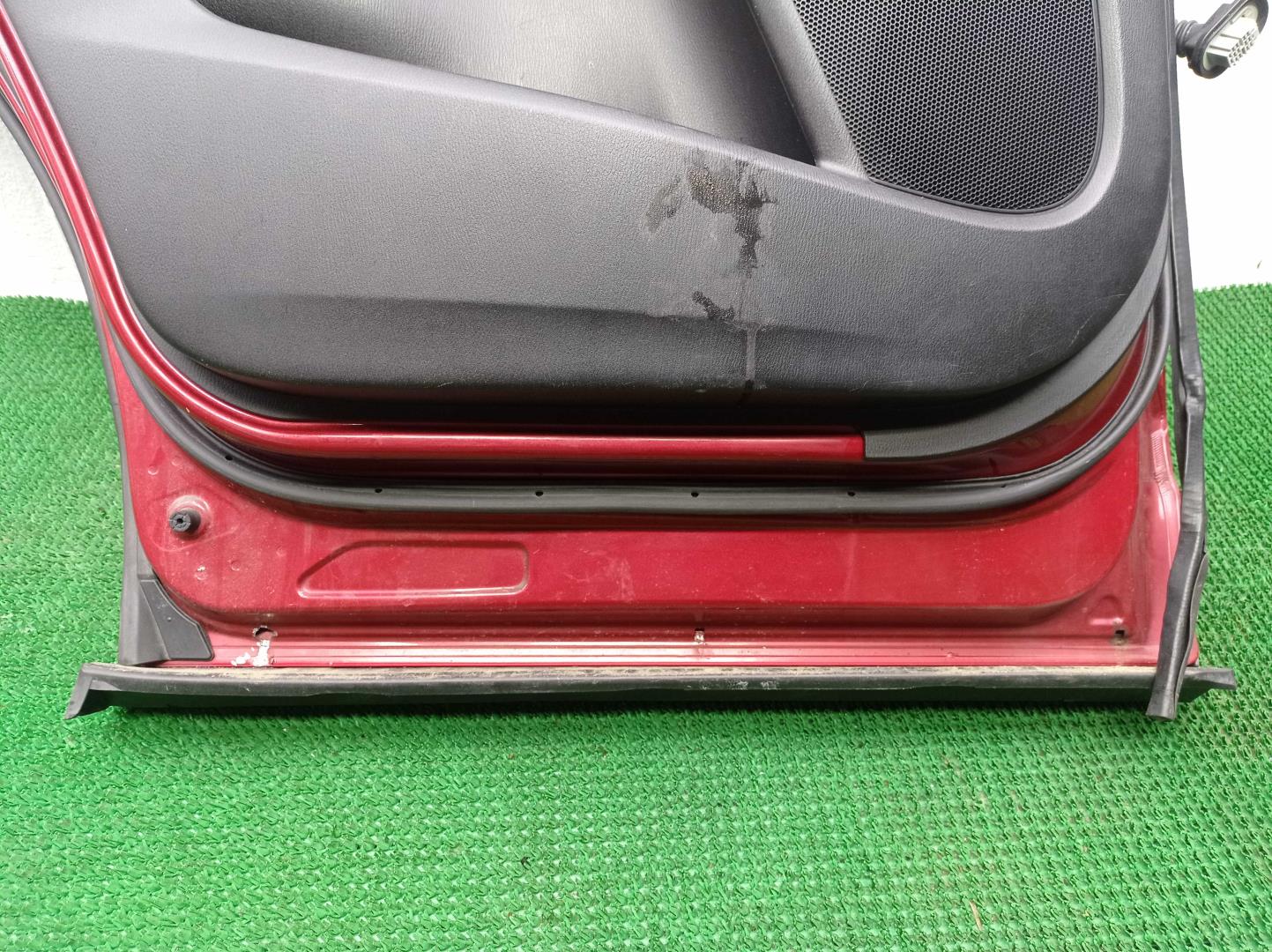 Стекло двери передней правой