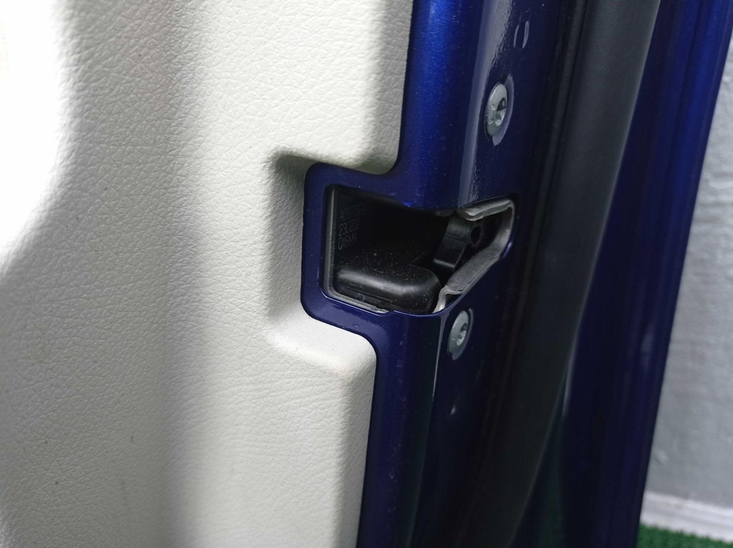 Стекло двери передней правой