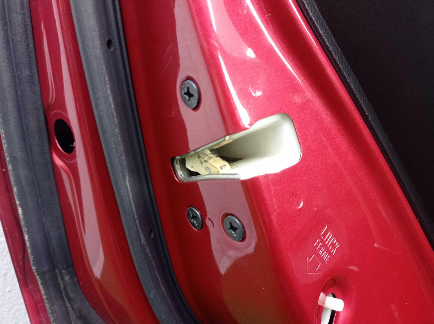 Стекло двери передней правой