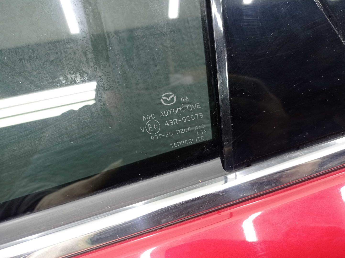 Стекло двери передней правой