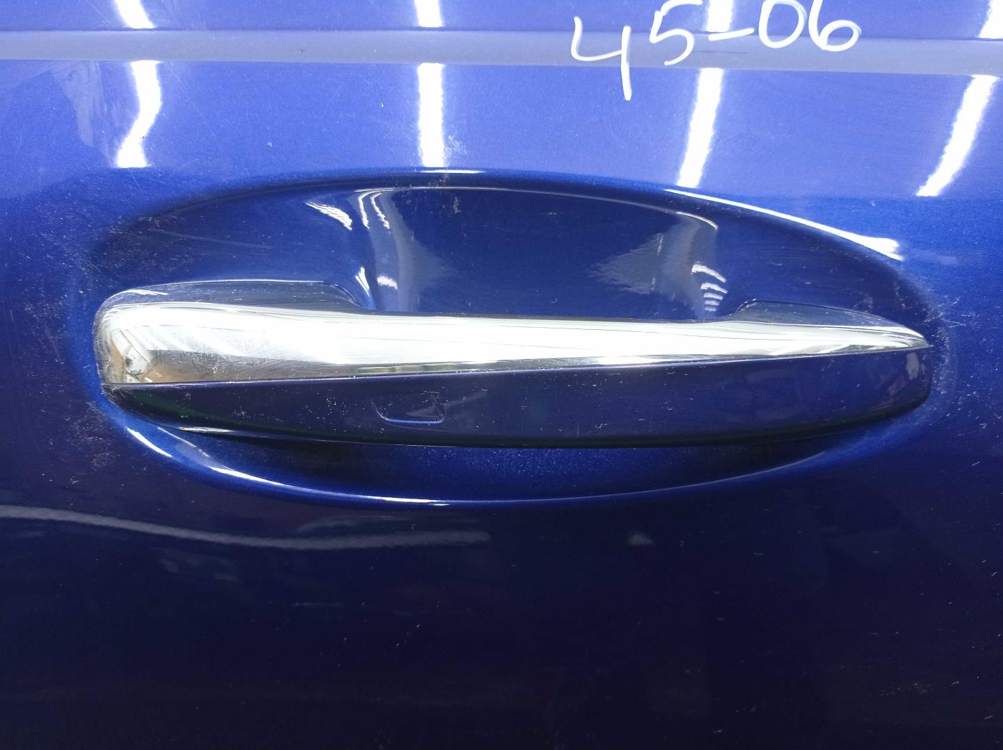 Ручка двери передней наружная правая