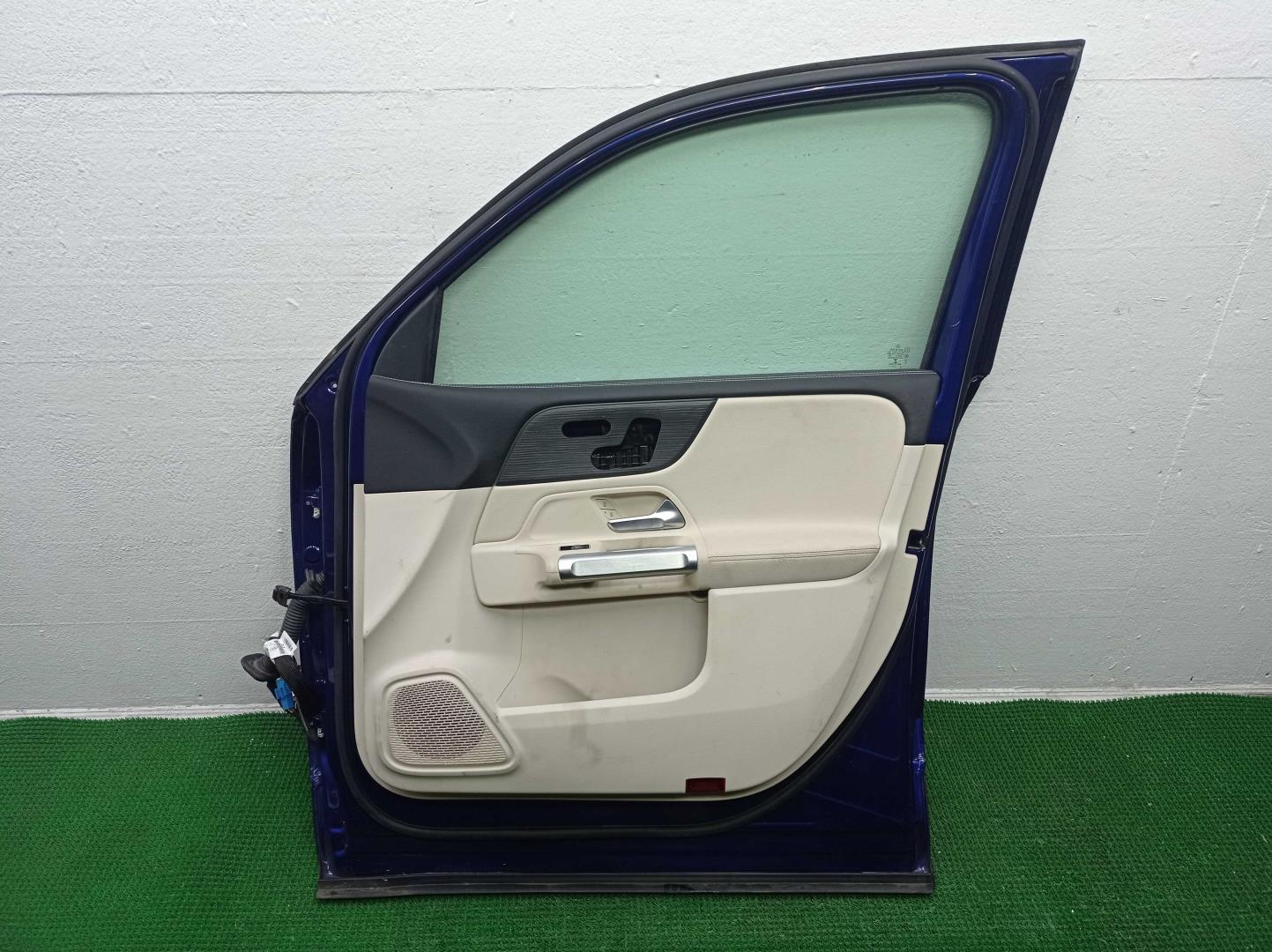 Ручка двери передней наружная правая