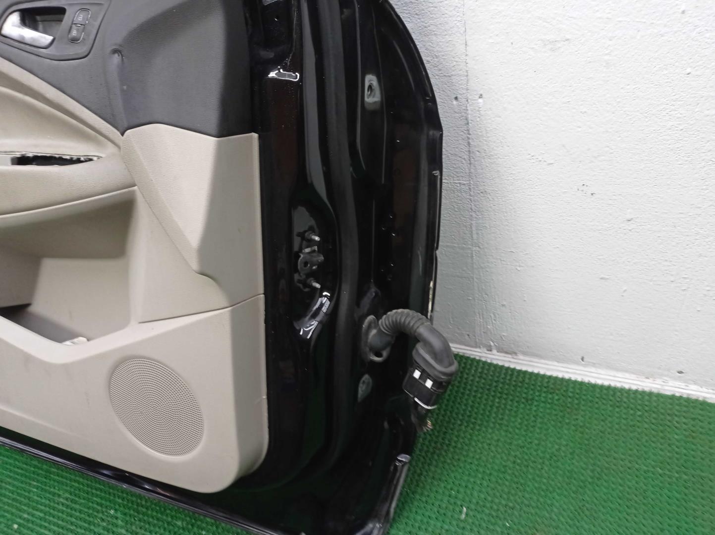 Замок двери передней левой