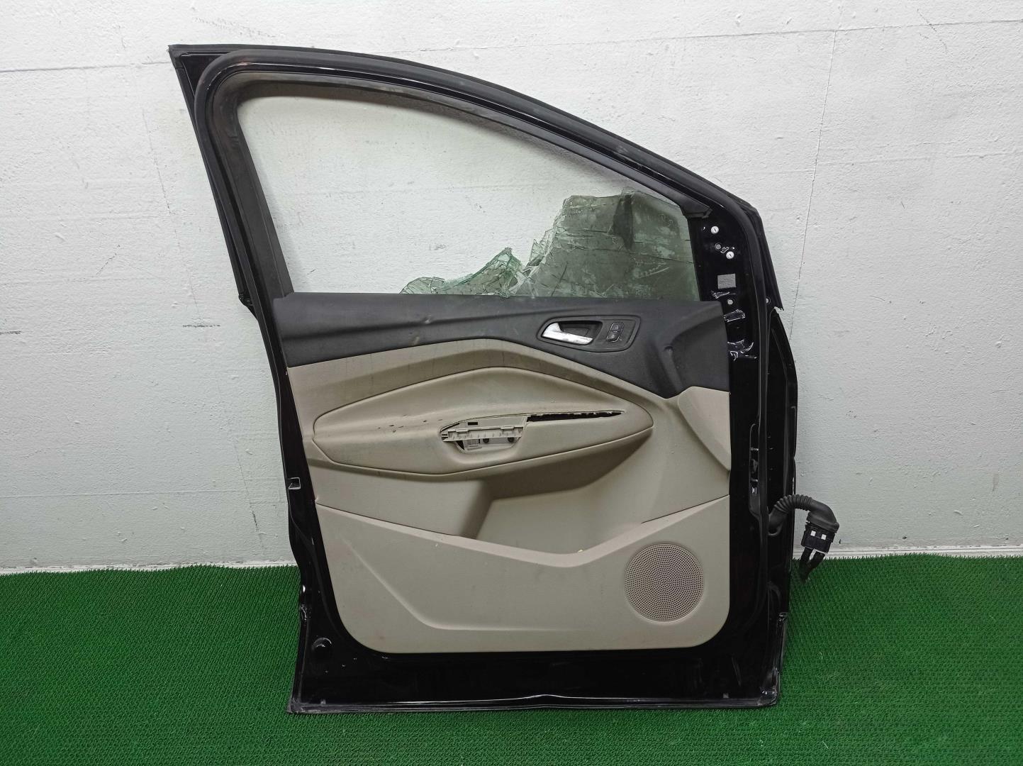 Замок двери передней левой