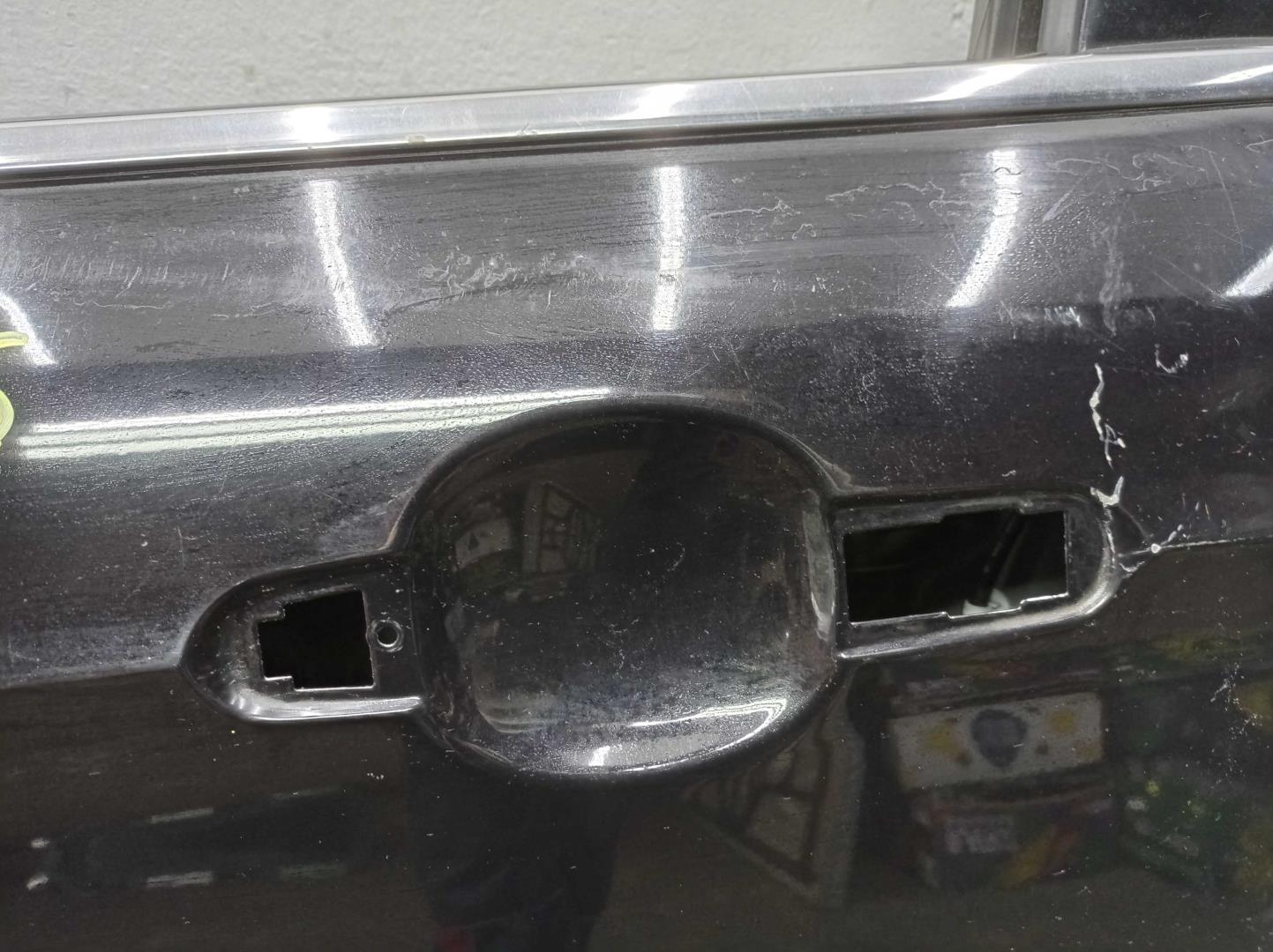 Замок двери передней левой