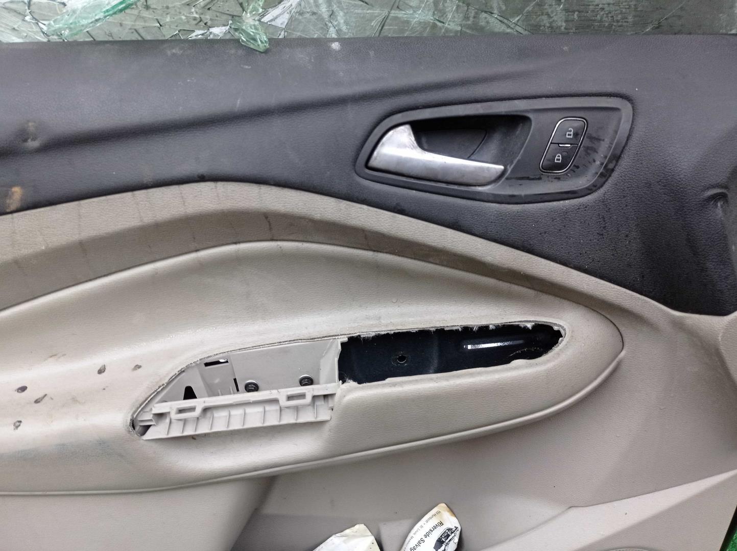 Замок двери передней левой