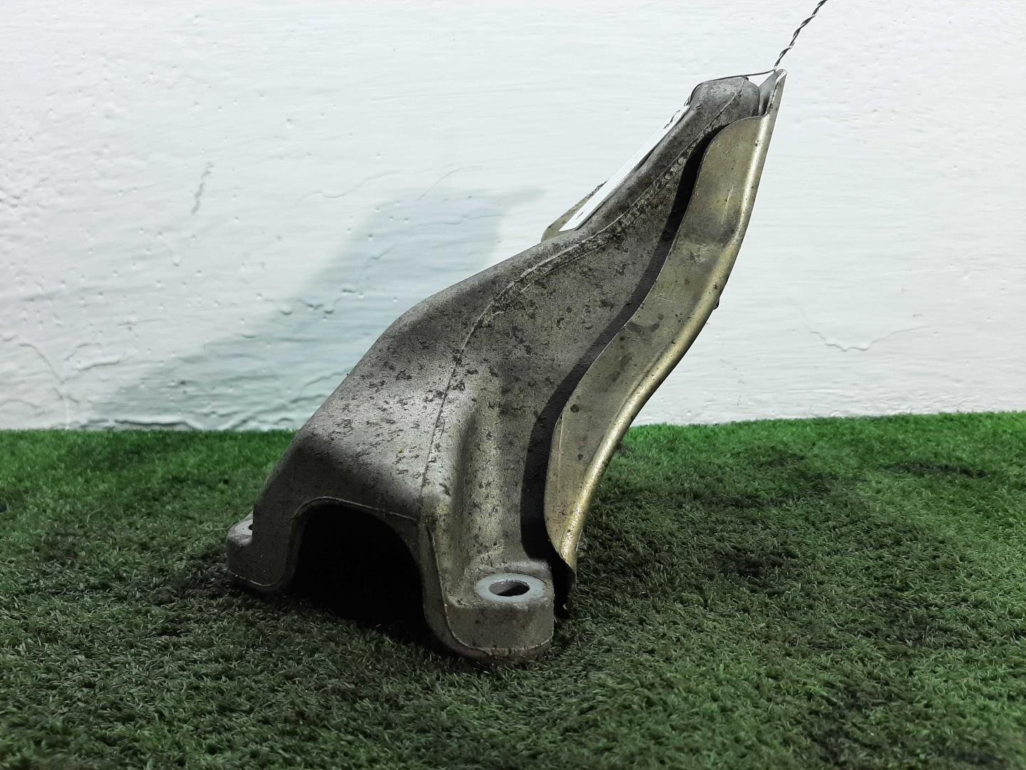 Кронштейн двигателя