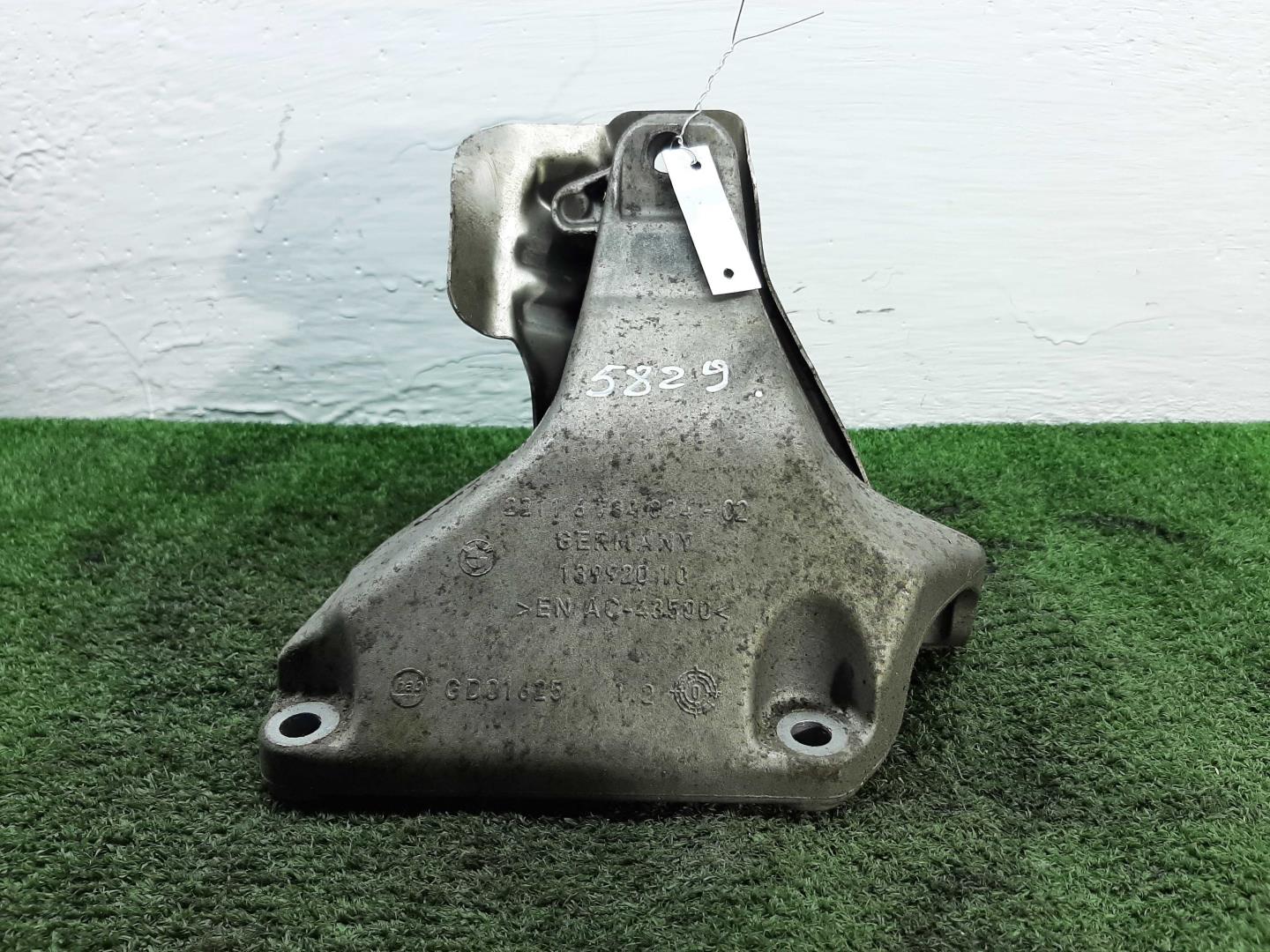 Кронштейн двигателя