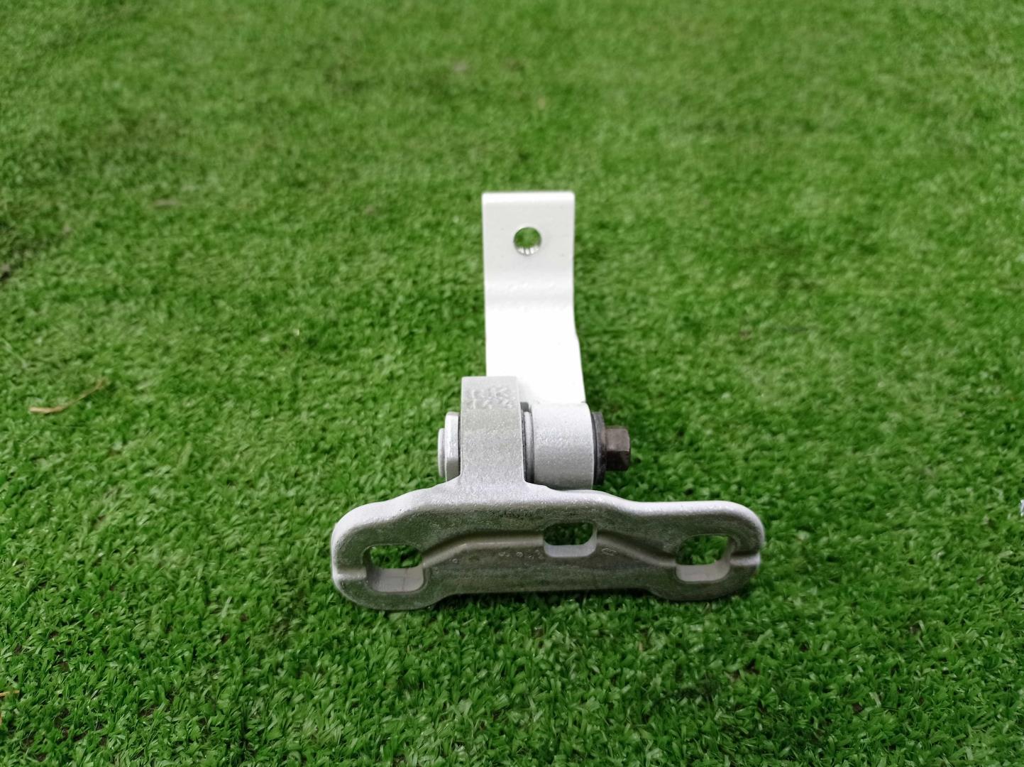 Петля двери