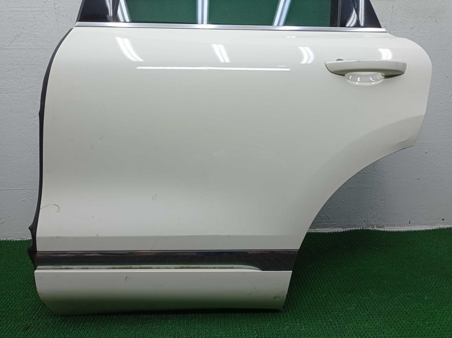 Стекло двери задней левой