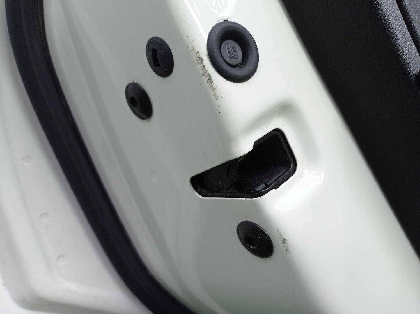 Стекло двери задней левой