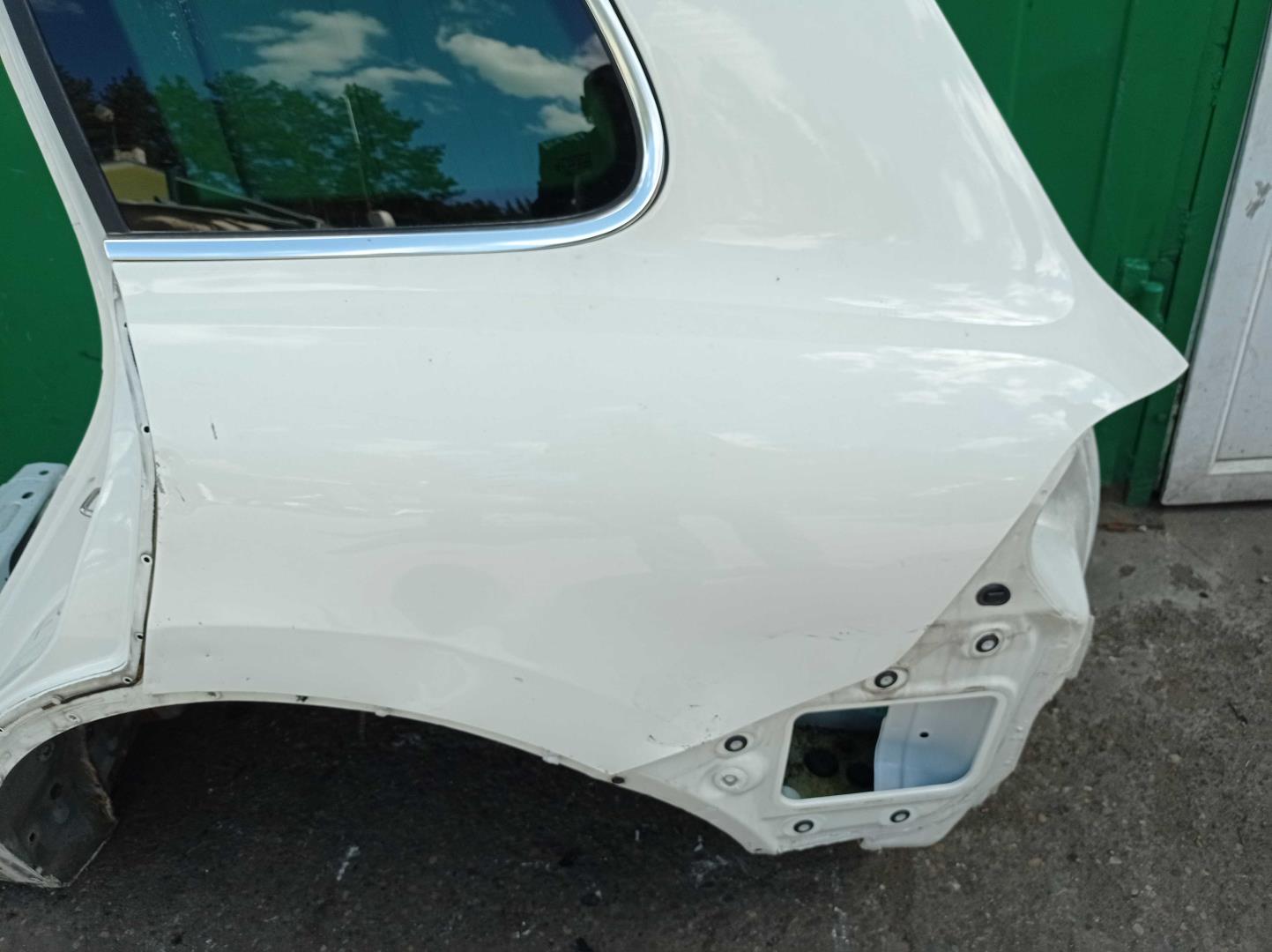 Стекло кузовное глухое левое