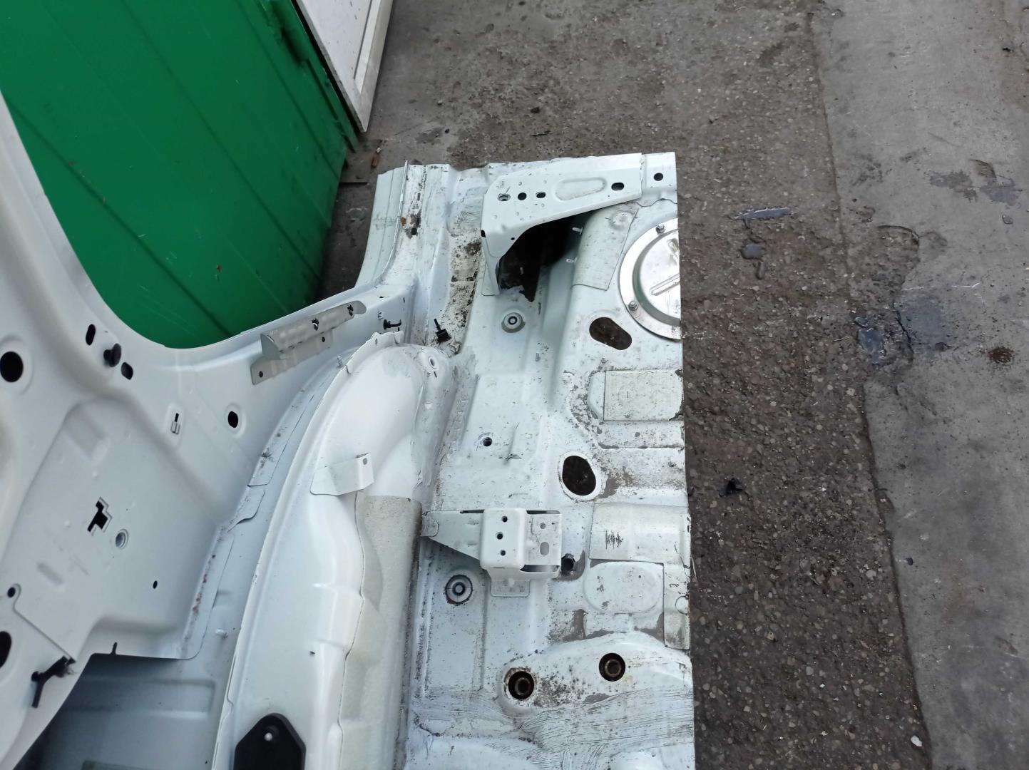 Стекло кузовное глухое левое