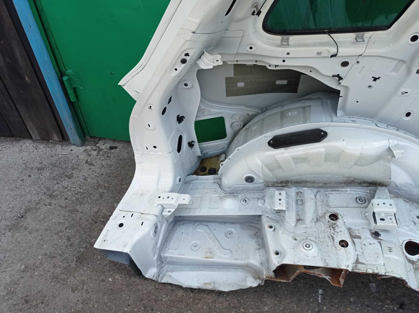 Стекло кузовное глухое левое