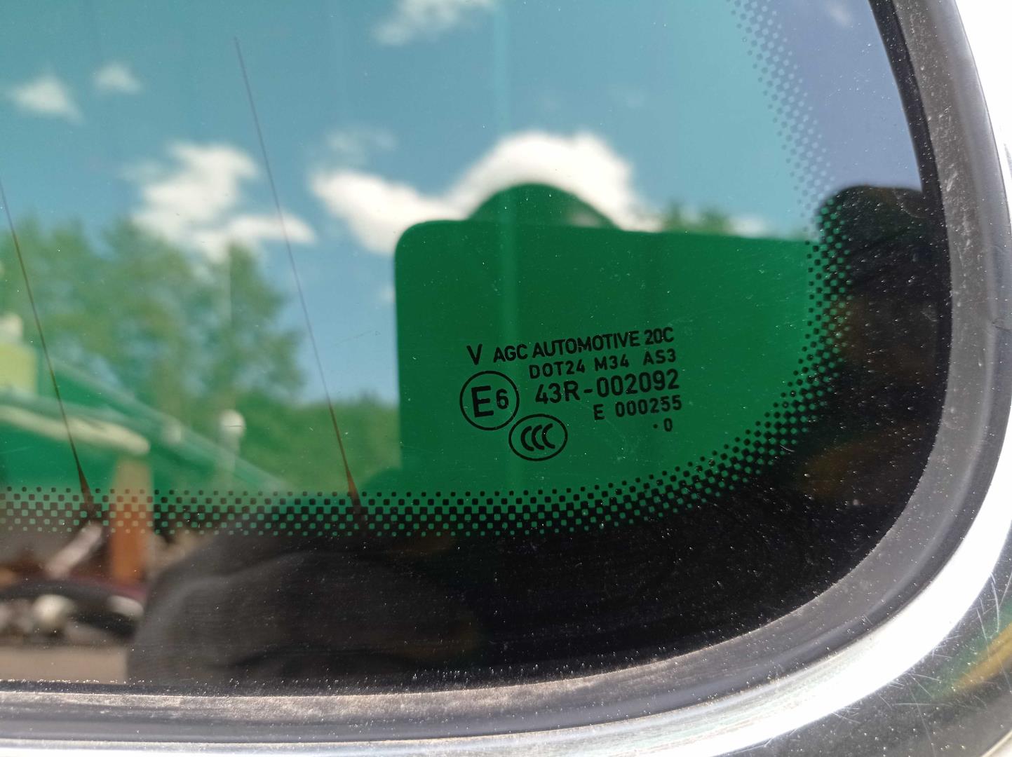 Стекло кузовное глухое левое