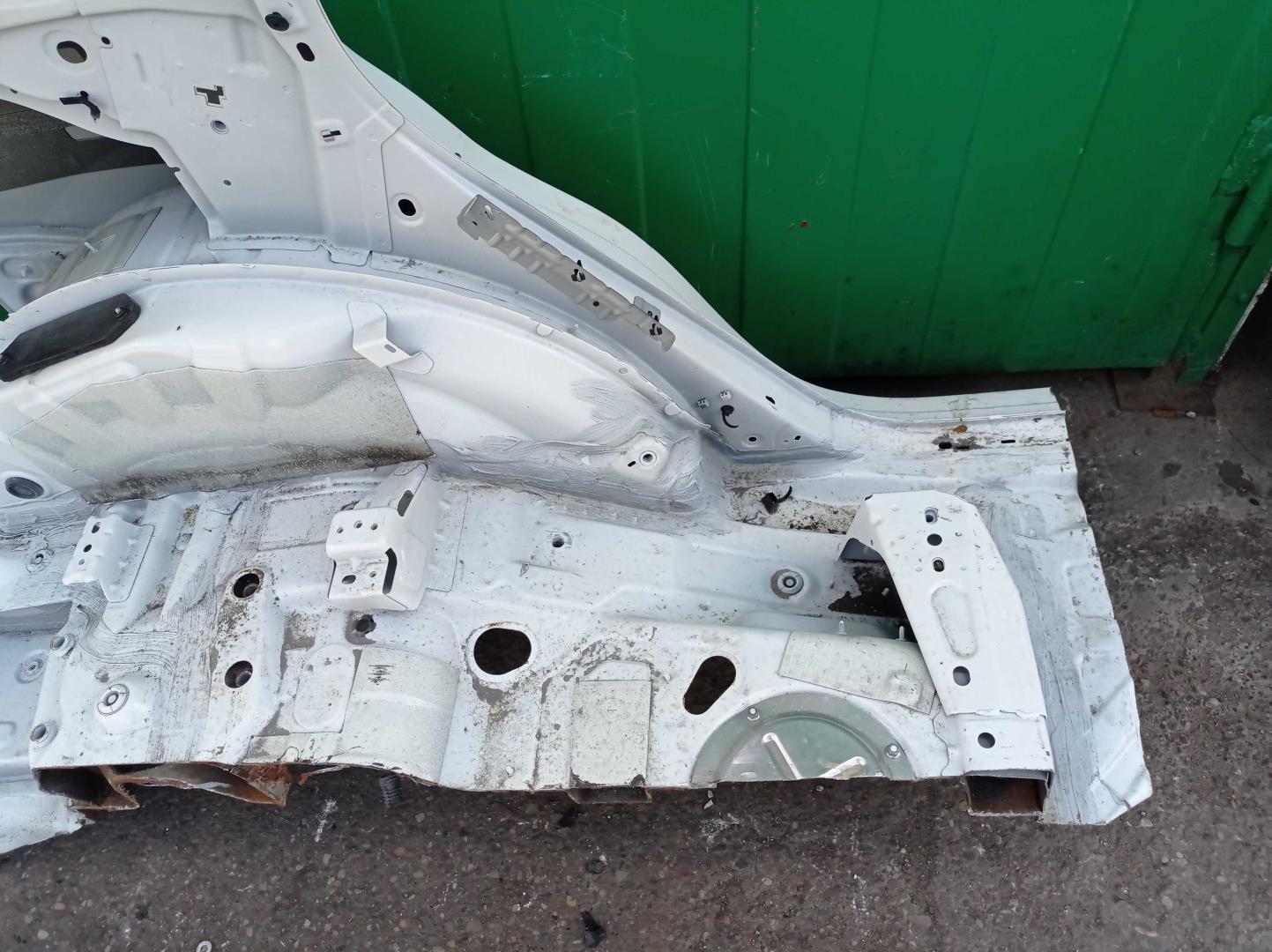 Стекло кузовное глухое левое