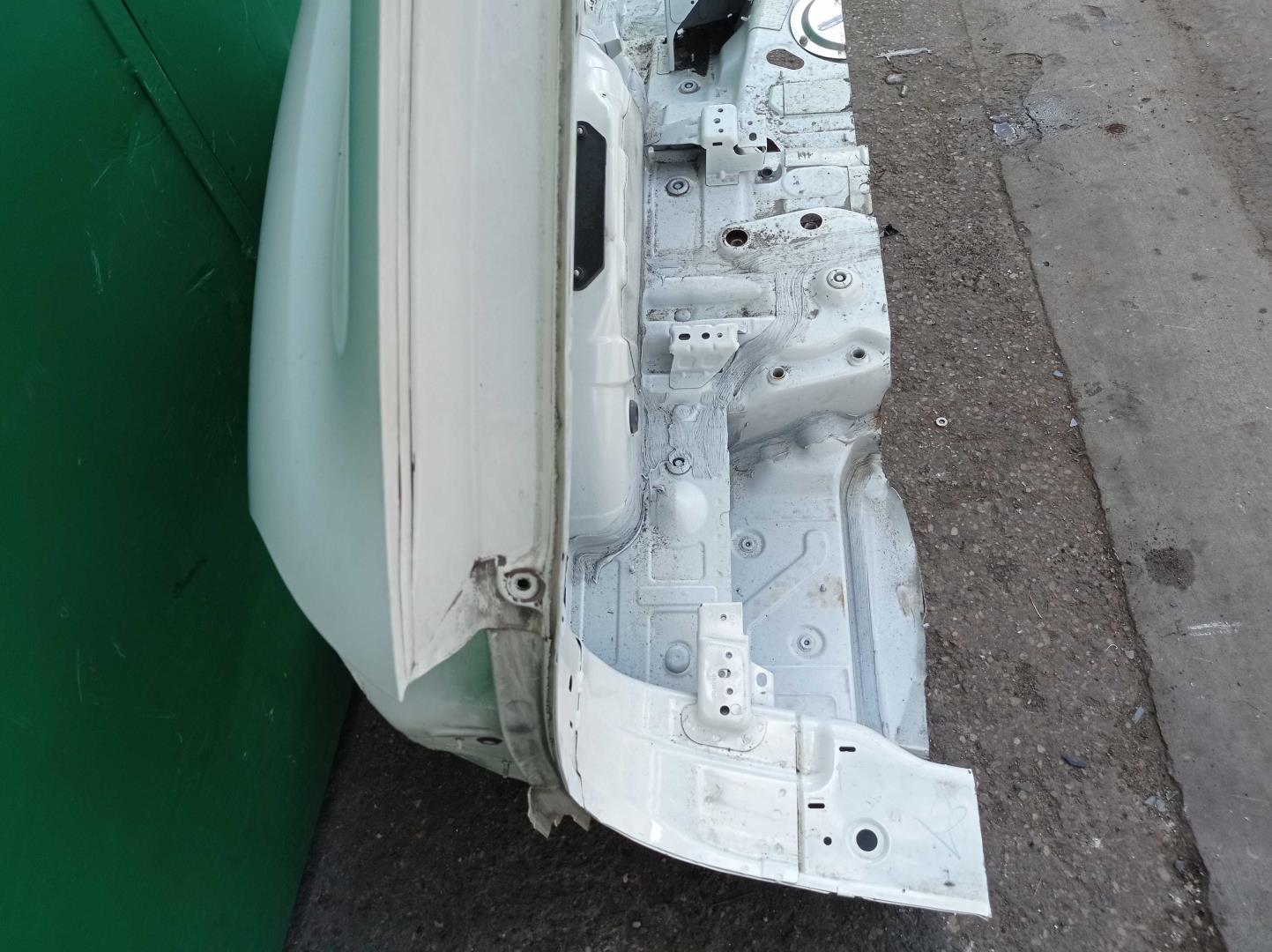 Стекло кузовное глухое левое