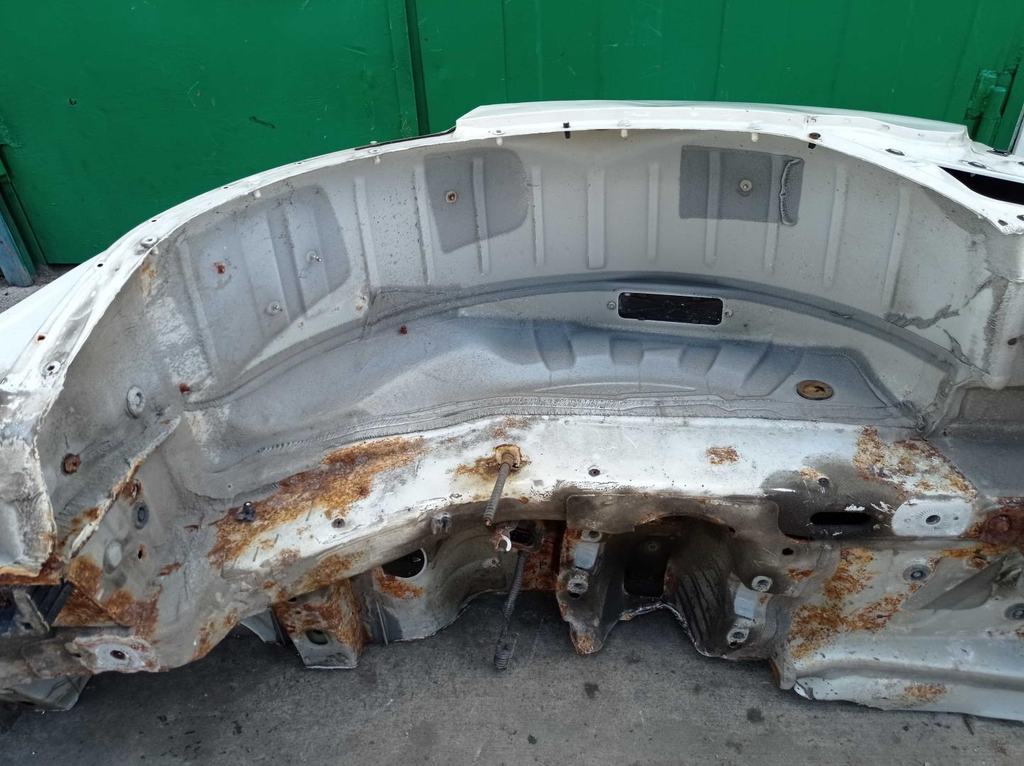 Стекло кузовное глухое левое