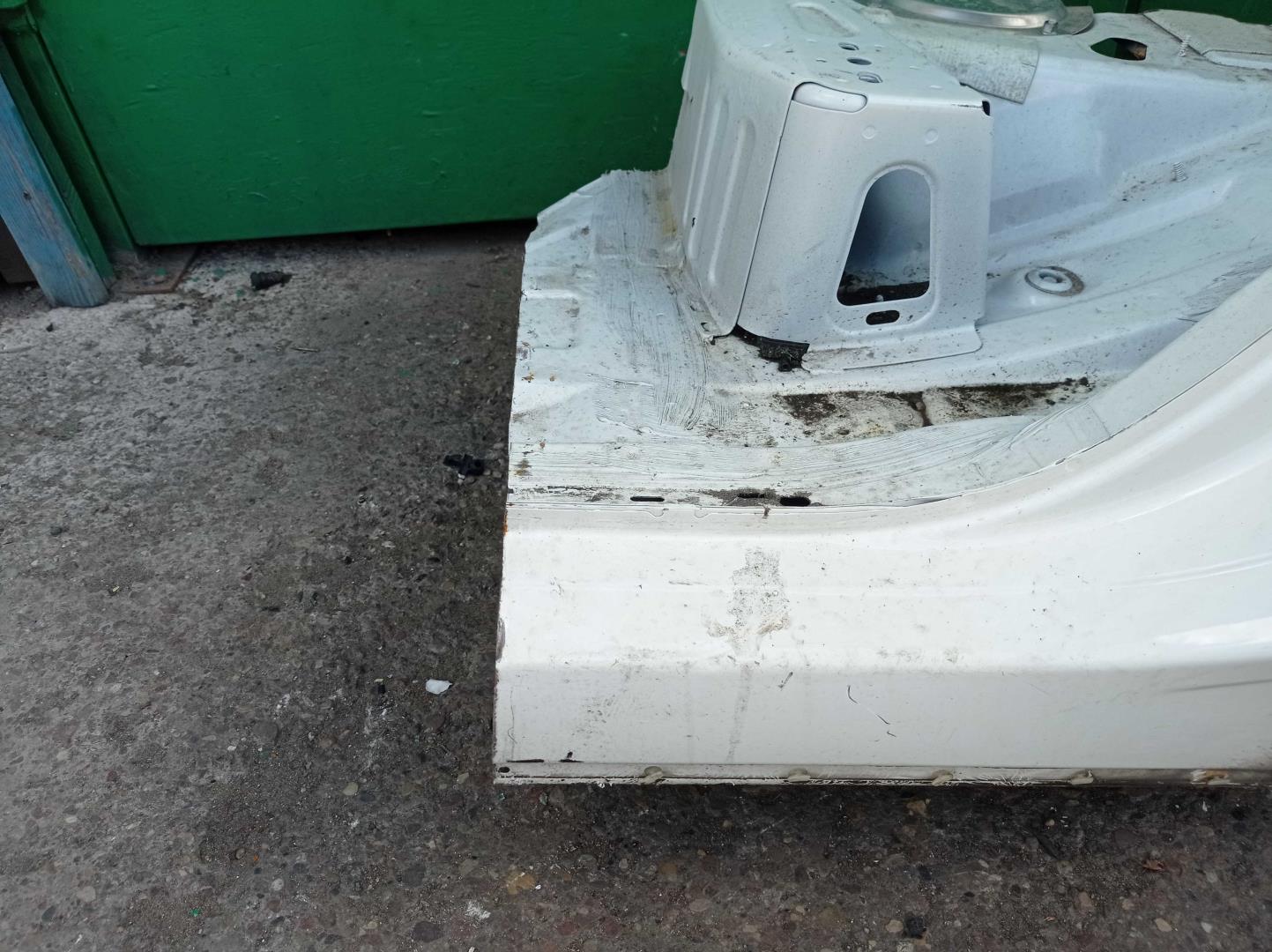 Стекло кузовное глухое левое