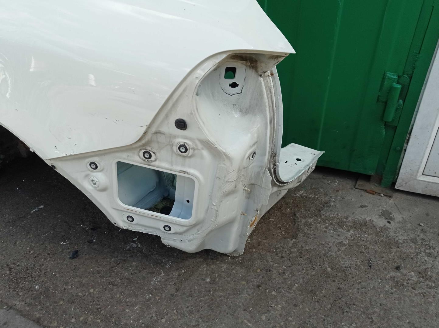 Стекло кузовное глухое левое