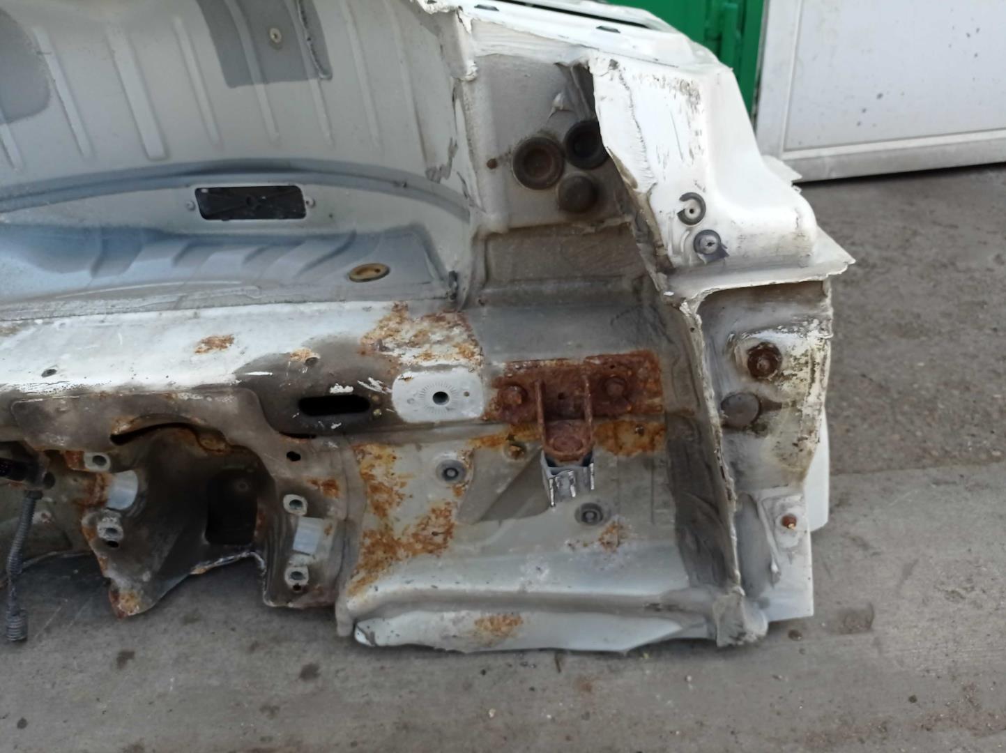 Стекло кузовное глухое левое