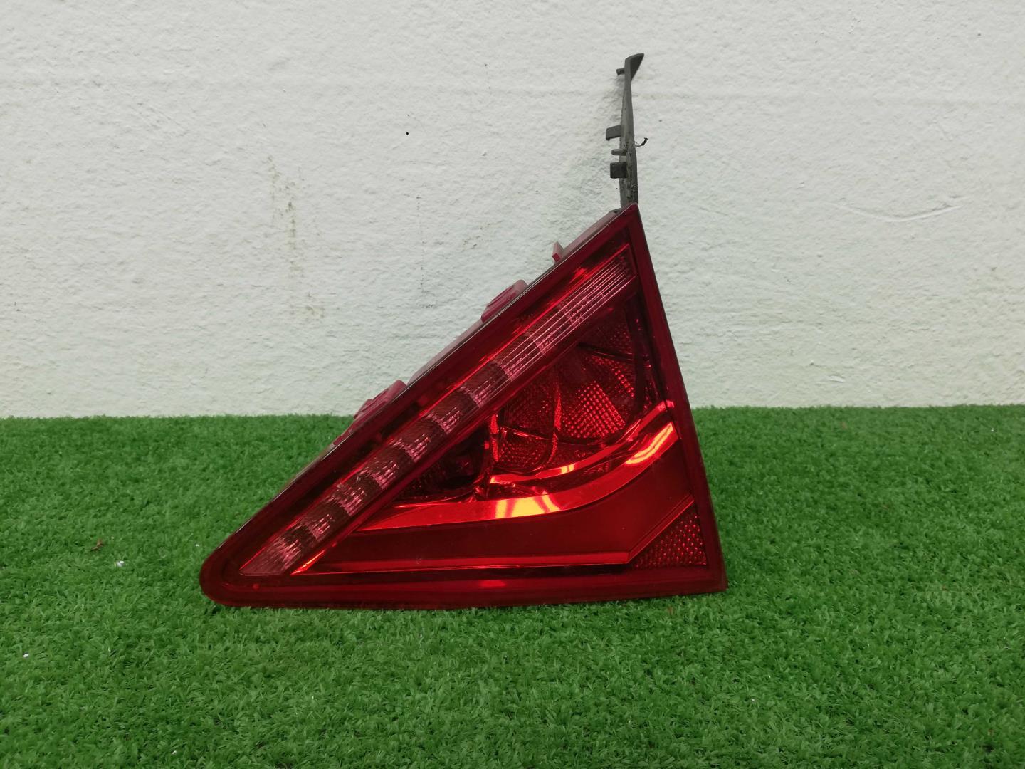 Фонарь задний внутренний правый