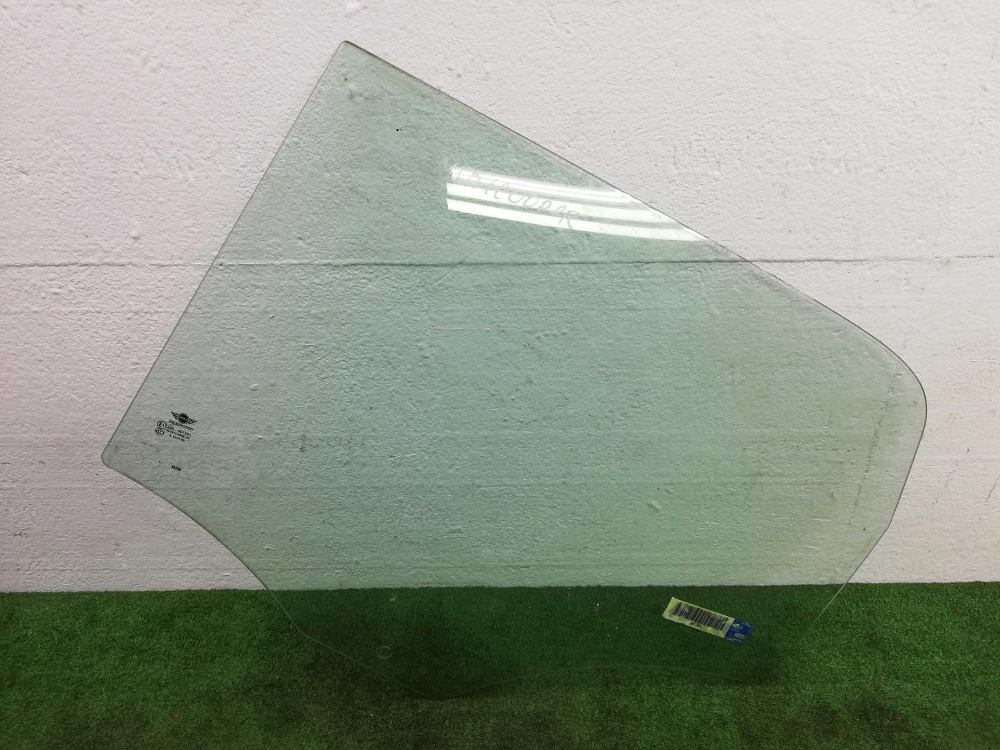 Стекло двери задней левой