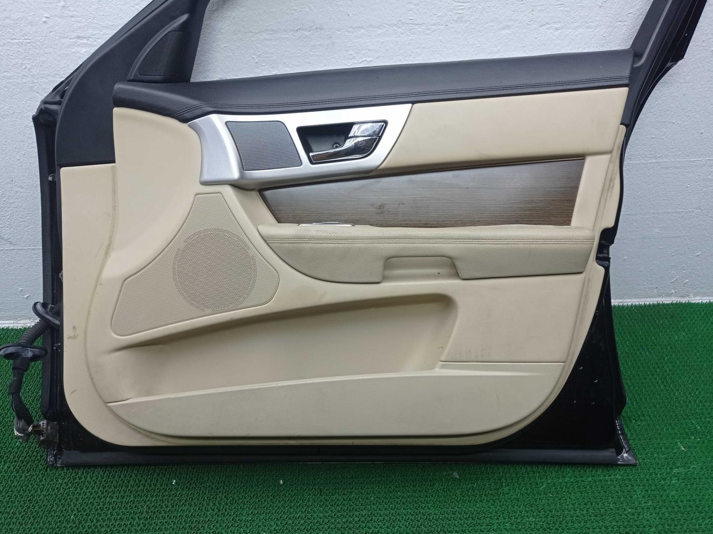 Дверь передняя правая