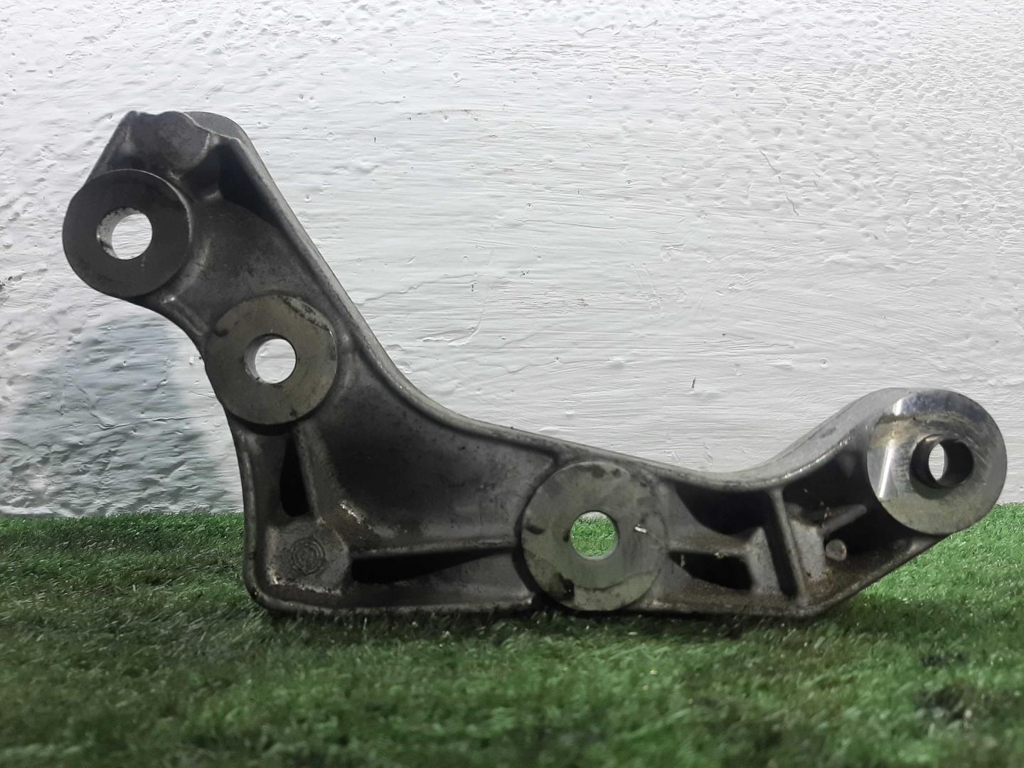 Кронштейн двигателя