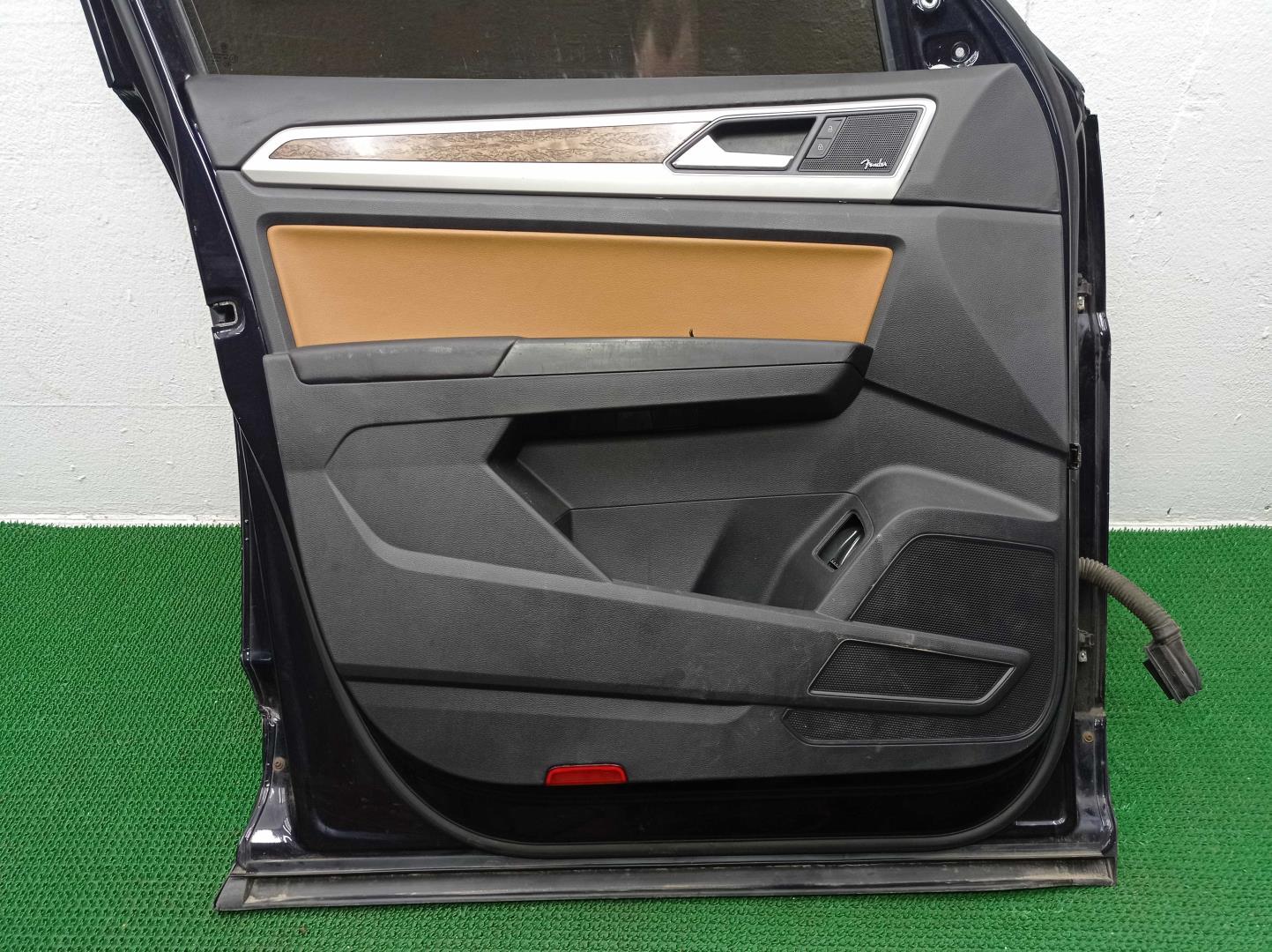 Дверь передняя левая