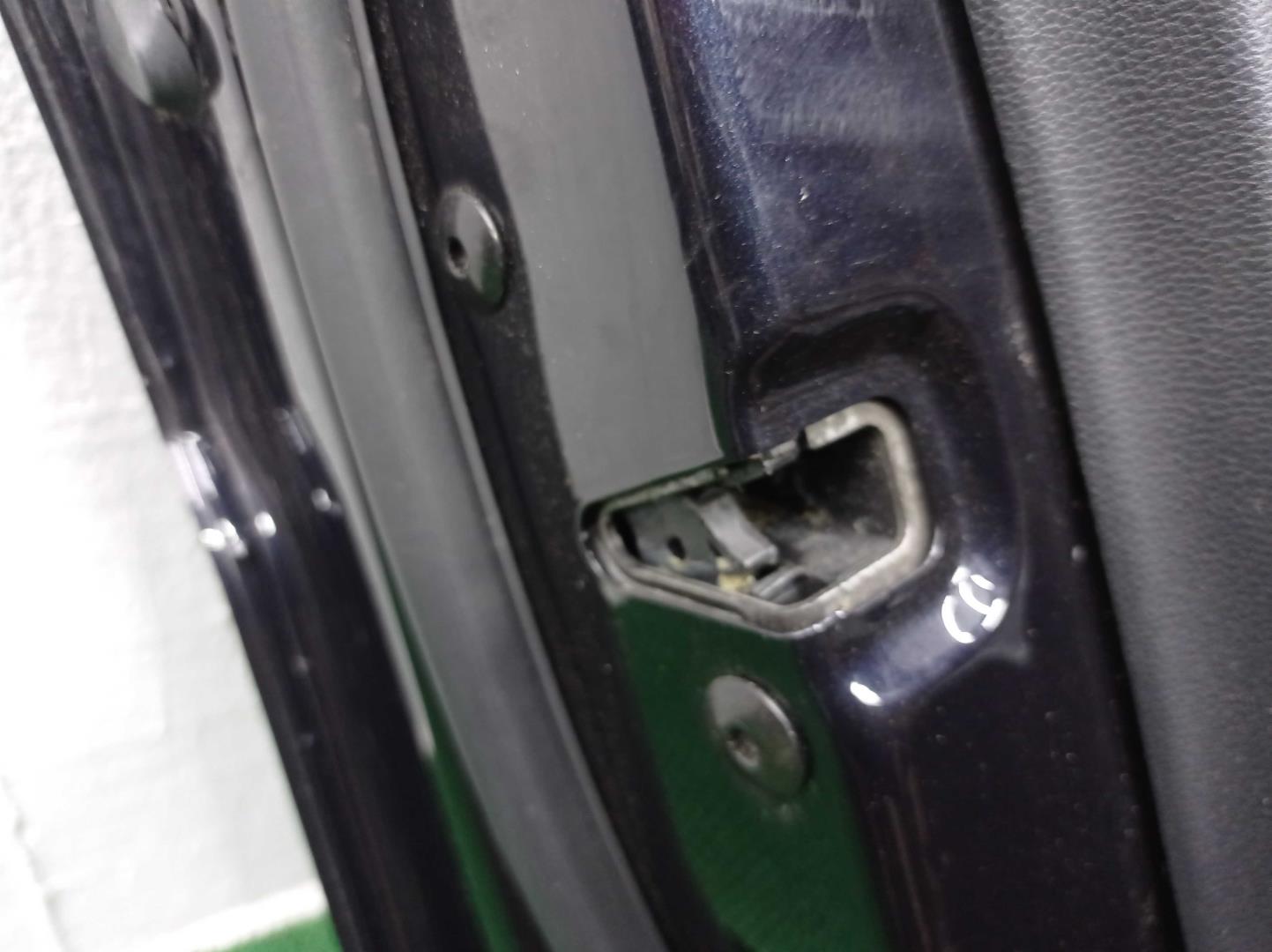 Замок двери передней левой