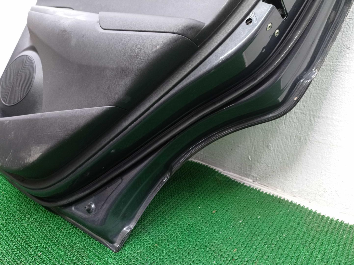 Замок двери задней правой